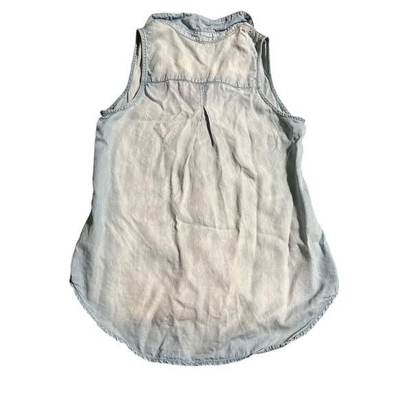 ❤️Cloth‎ & Stone Sleeveless Button Down Chambray Blouse - Picture 2 of 5